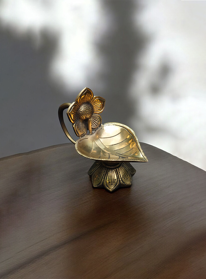 brass-flower-with-leaf-lamp.jpg