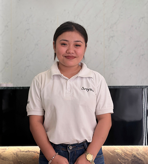 Beautician Kasish performing facial treatment at Artysto Salon