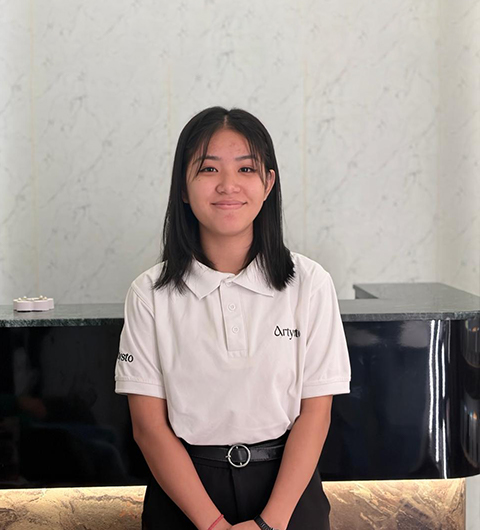 Beautician Priya performing facial treatment at Artysto Salon