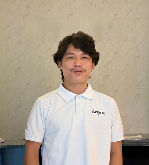 Sidhant styling client’s hair at Artysto Salon