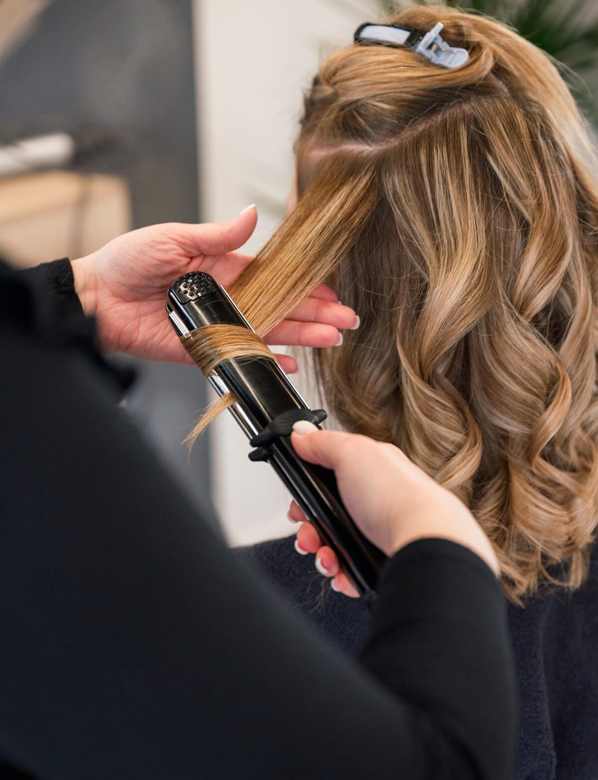 Artysto Salon Hair Curling and Styling